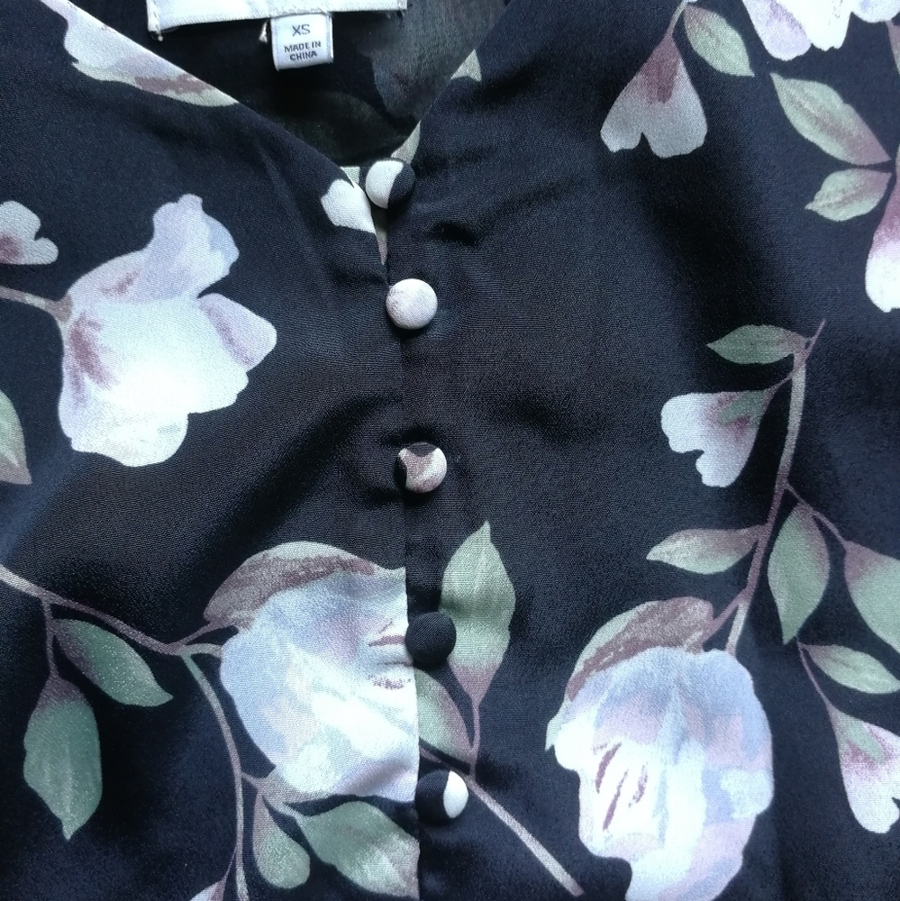 J.O.A. Floral Cold Shoulder Flutter Button Front Blouse XS Revolve - Picture 5 of 11